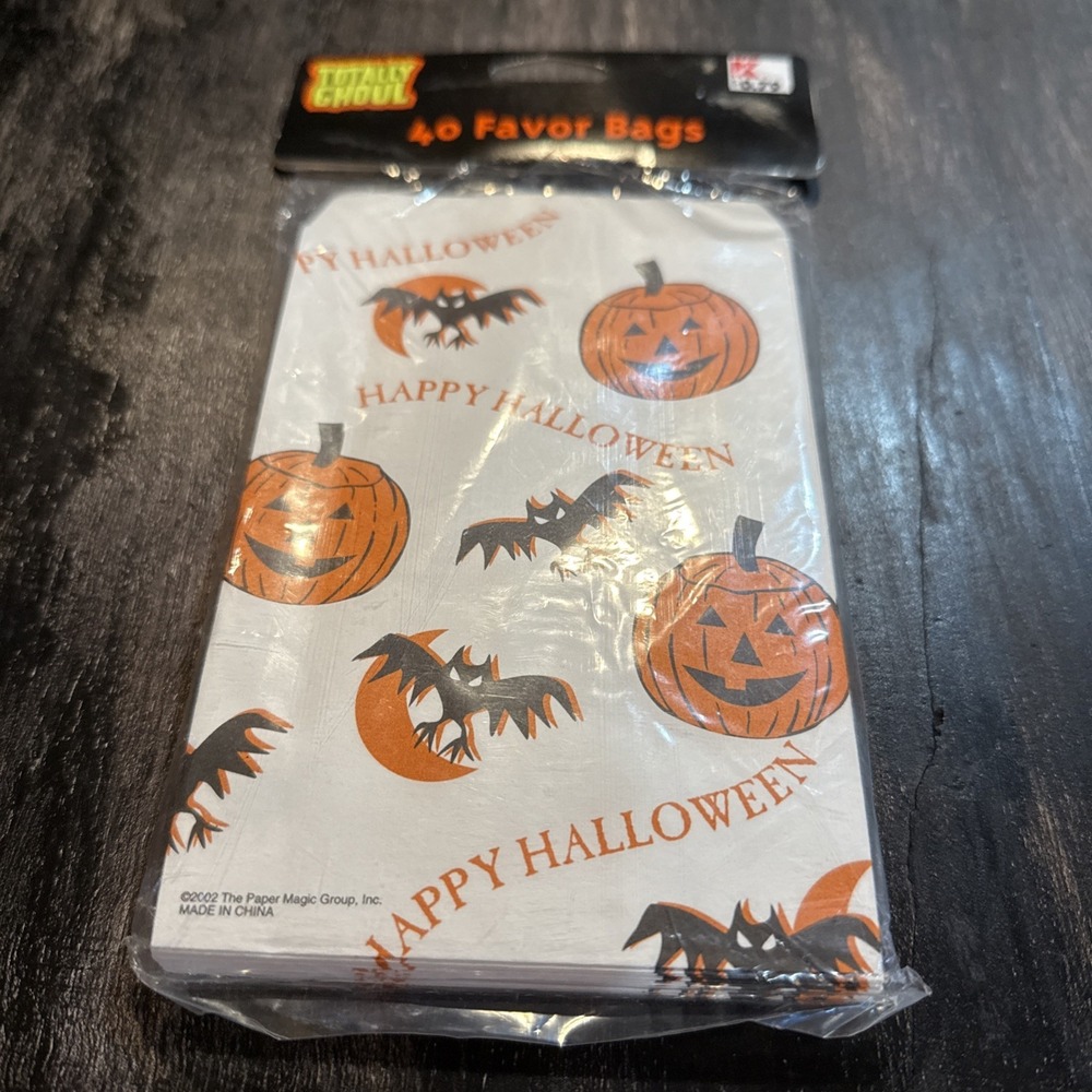 VINTAGE Totally Ghoul Halloween Treat Bags 40 Ct Count Bats Pumpkins Kmart NOS - Picture 2 of 4